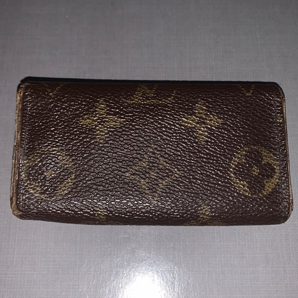🤎 🤎 🤎 Louis Vuitton Monogram signature design LV Logo 4 key holder M/F - Picture 2 of 11